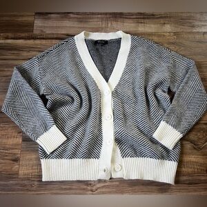 Chevron Black and White Cardigan Sweater M